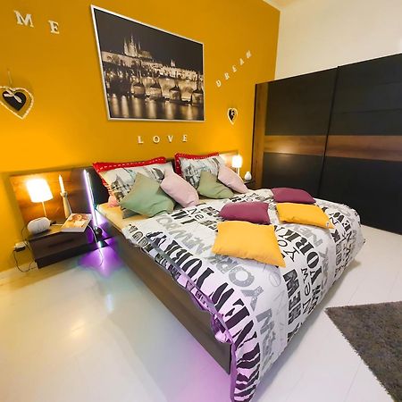 Apartment In The Center Of Прага Екстериор снимка