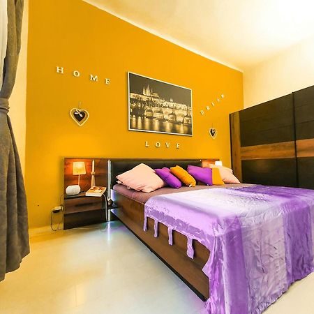 Apartment In The Center Of Прага Екстериор снимка